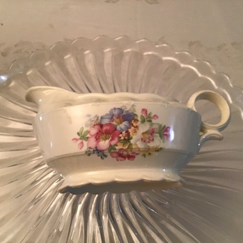 Vintage Taylor Smith gravy bowl 50”